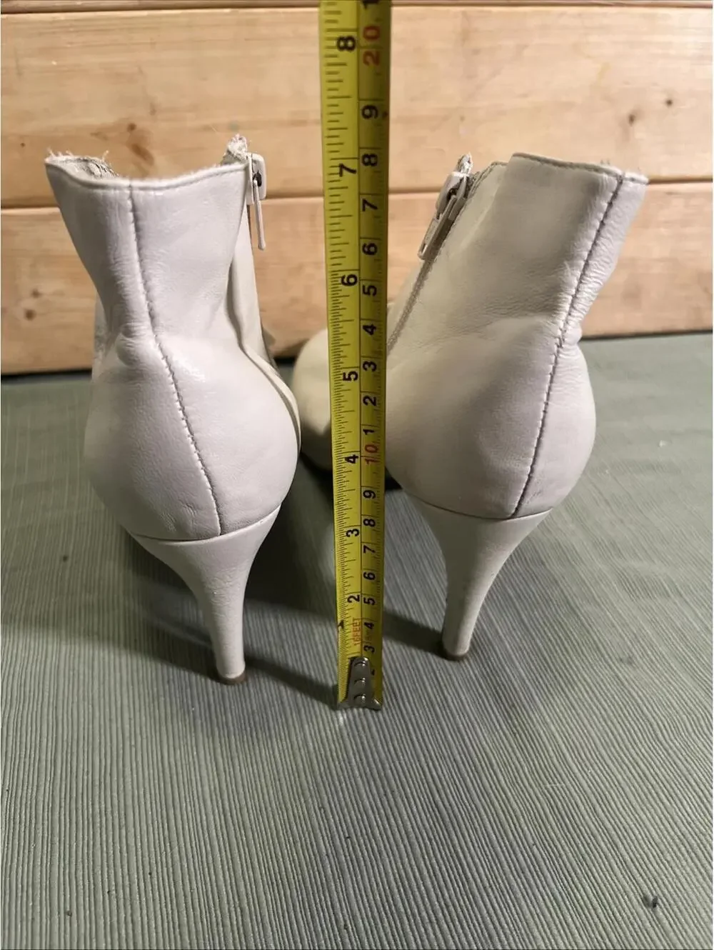 Hot In Hollywood Ivory Leather Bow Ankle Booties Kitten Womens Heels Size 8.5